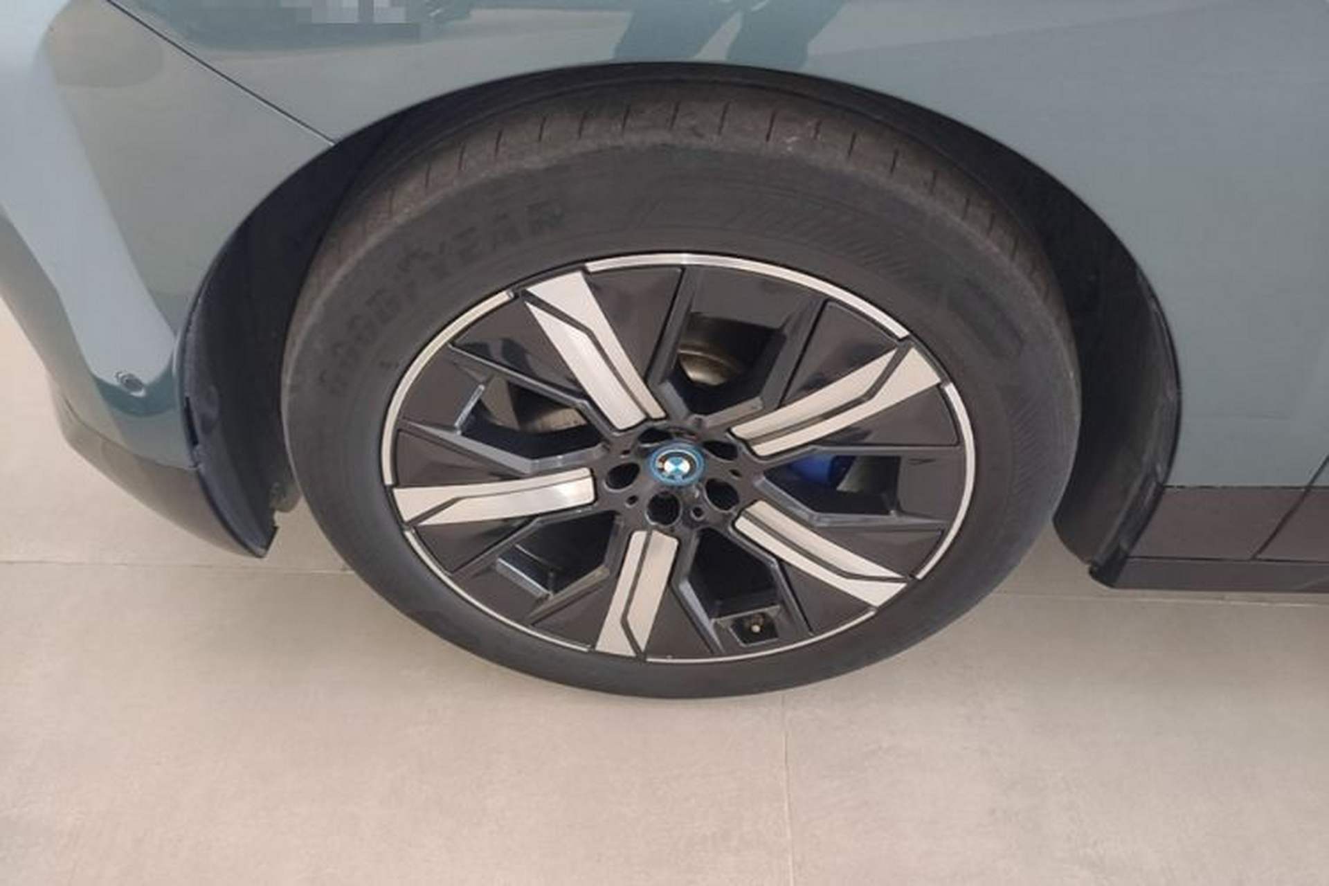 Used BMW iX 2022 xDrive40 Left Front Wheel Hub