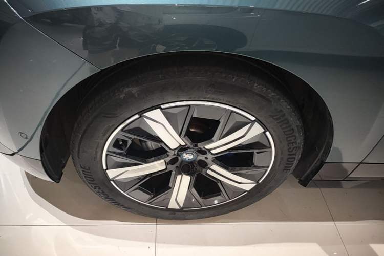 Used BMW iX 2022 xDrive40 Left Front Wheel Hub