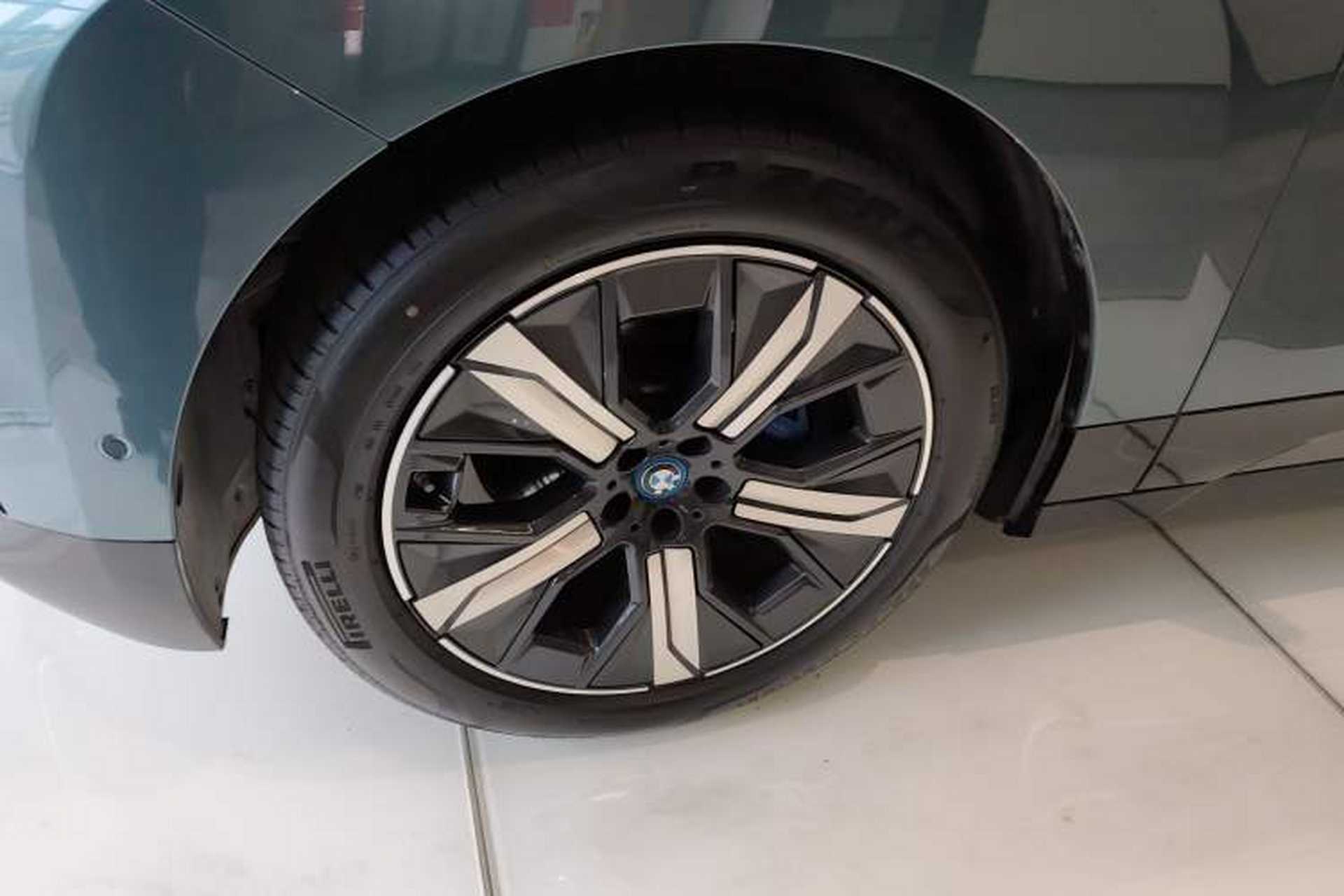 Used BMW iX 2022 xDrive40 Left Front Wheel Hub