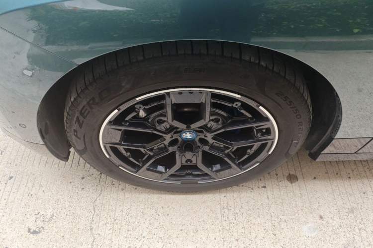 Used BMW iX 2022 xDrive40 Left Front Wheel Hub
