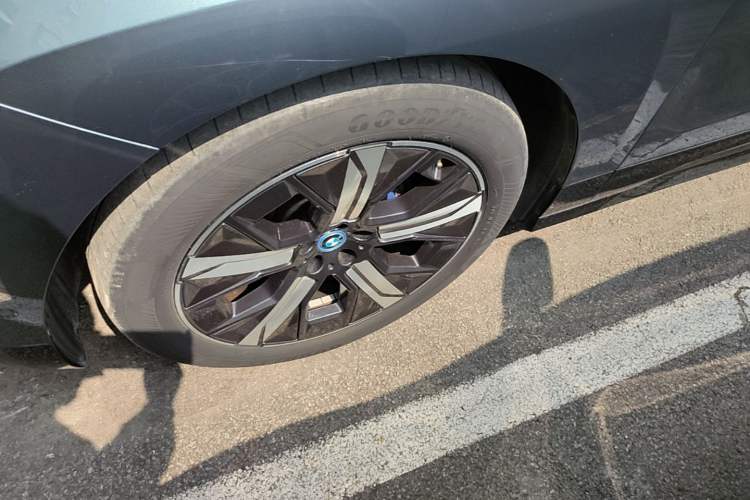 Used BMW iX 2022 xDrive40 Left Front Wheel Hub