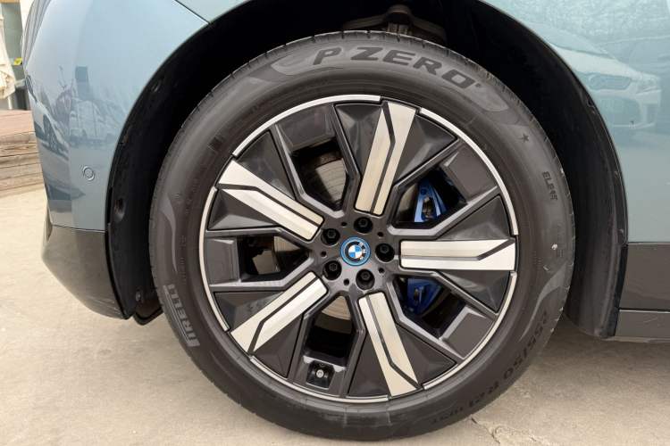 Used BMW iX 2022 xDrive40 Left Front Wheel Hub