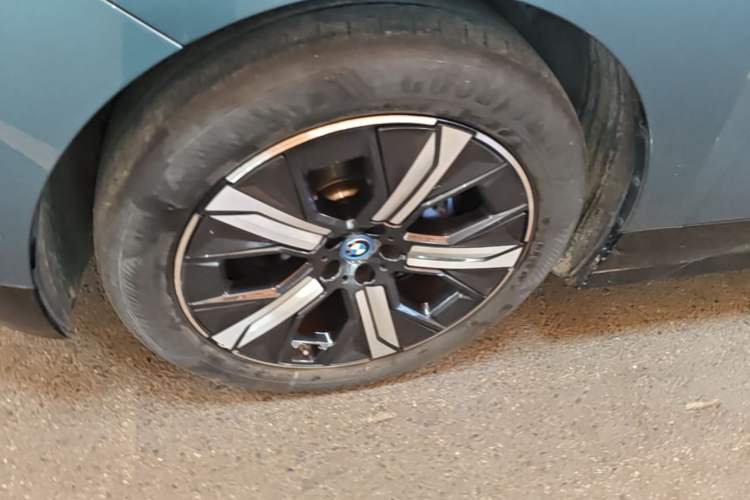 Used BMW iX 2022 xDrive40 Left Front Wheel Hub