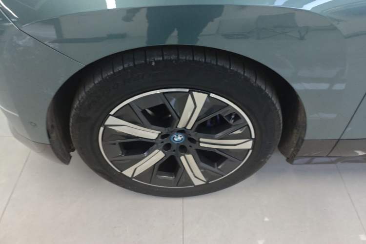 Used BMW iX 2022 xDrive40 Left Front Wheel Hub