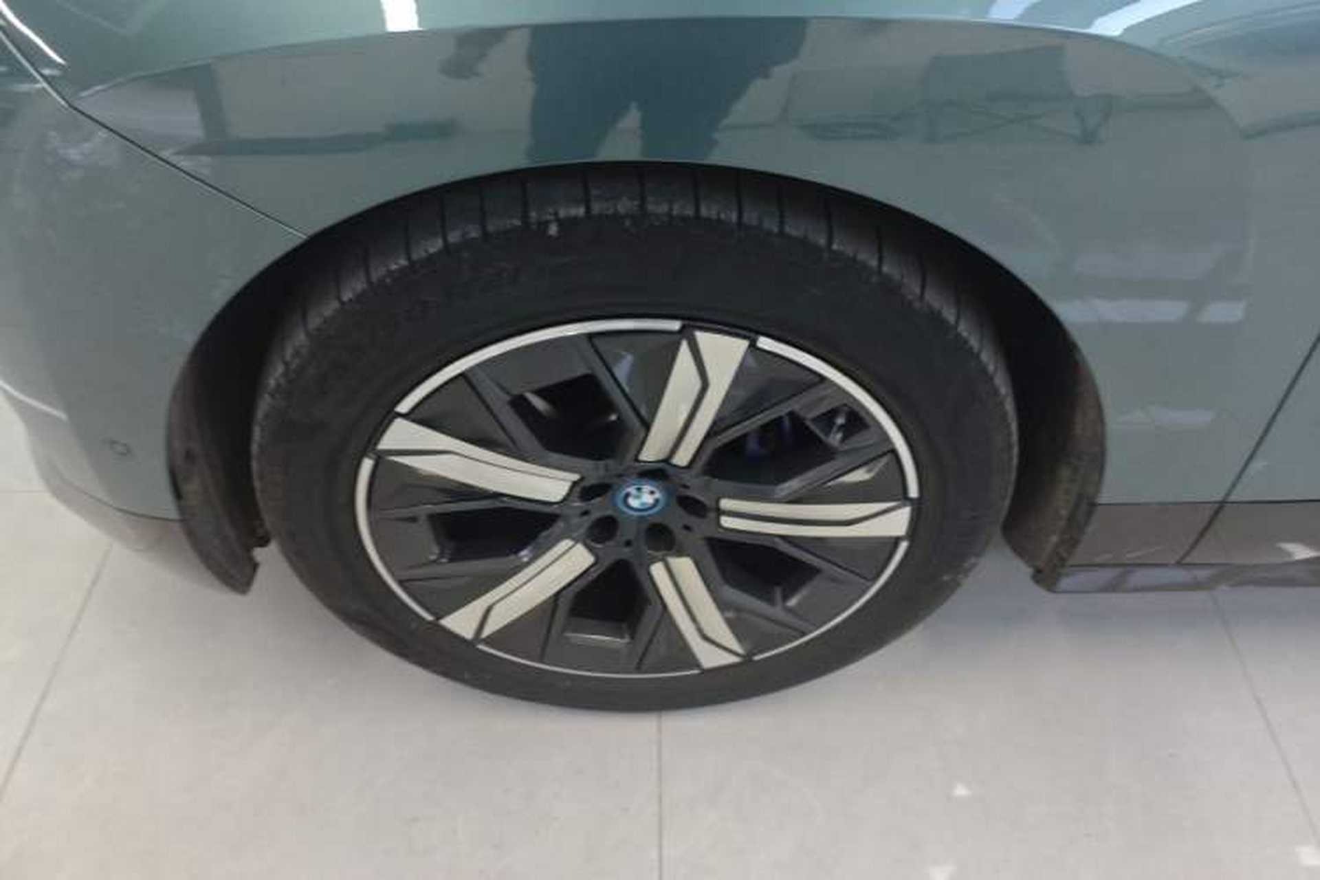 Used BMW iX 2022 xDrive40 Left Front Wheel Hub