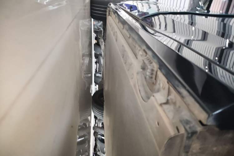 Used BMW iX 2022 xDrive40 Left Side Sill