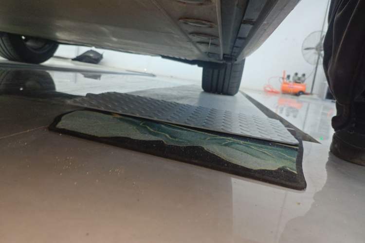 Used BMW iX 2022 xDrive40 Left Side Sill