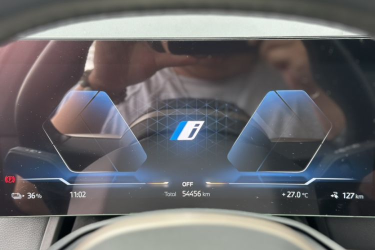 Used BMW iX 2022 xDrive40 Odometer Close Up