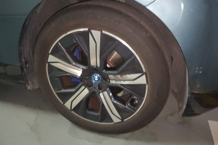 Used BMW iX 2022 xDrive40 Right Front Wheel Hub