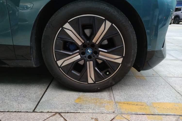 Used BMW iX 2022 xDrive40 Right Front Wheel Hub