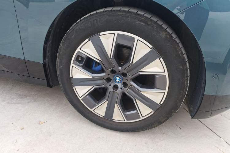 Used BMW iX 2022 xDrive40 Right Front Wheel Hub