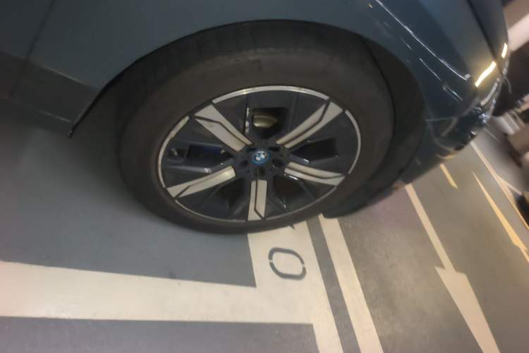 Used BMW iX 2022 xDrive40 Right Front Wheel Hub