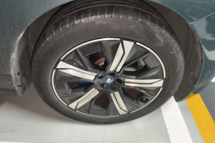 Used BMW iX 2022 xDrive40 Right Front Wheel Hub