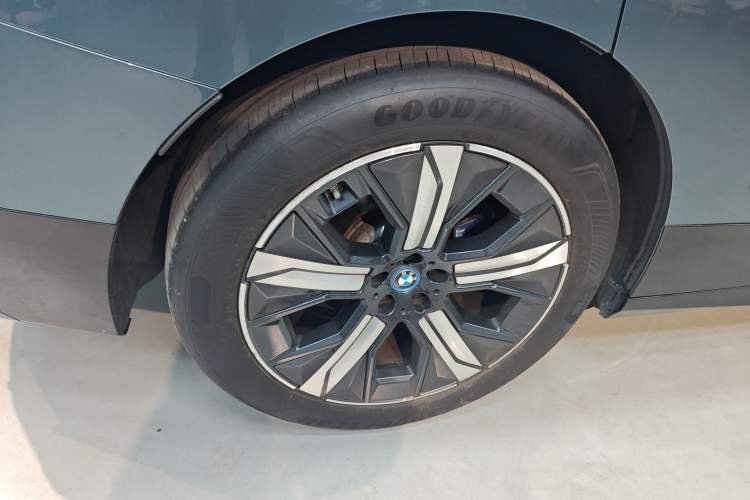 Used BMW iX 2022 xDrive50 Right Rear Wheel Hub