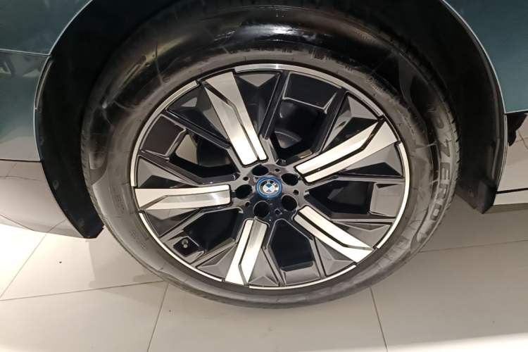 Used BMW iX 2022 xDrive50 Right Rear Wheel Hub