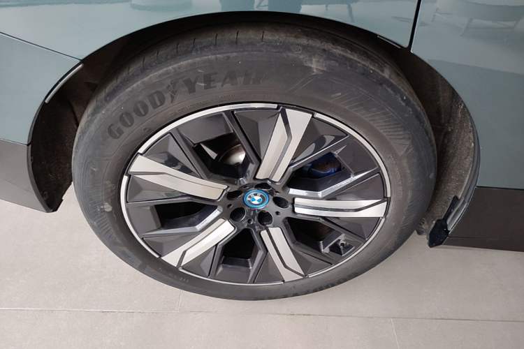 Used BMW iX 2022 xDrive40 Right Rear Wheel Hub