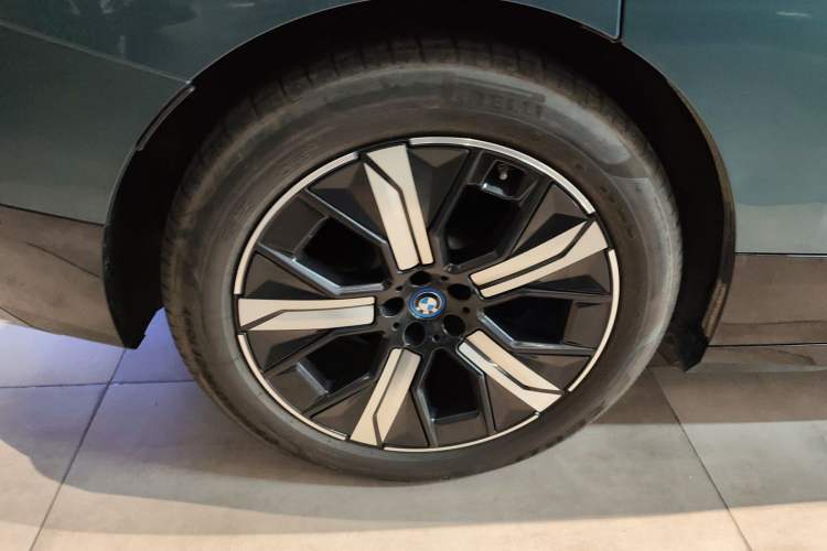 Used BMW iX 2022 xDrive40 Right Rear Wheel Hub