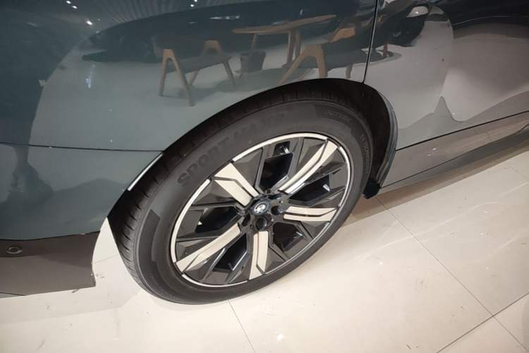 Used BMW iX 2022 xDrive40 Right Rear Wheel Hub