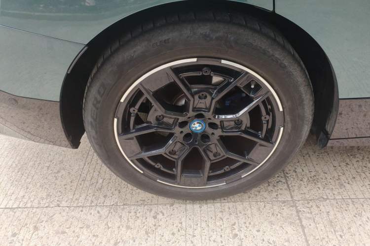 Used BMW iX 2022 xDrive40 Right Rear Wheel Hub