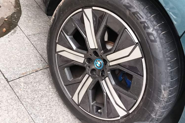 Used BMW iX 2022 xDrive40 Right Rear Wheel Hub