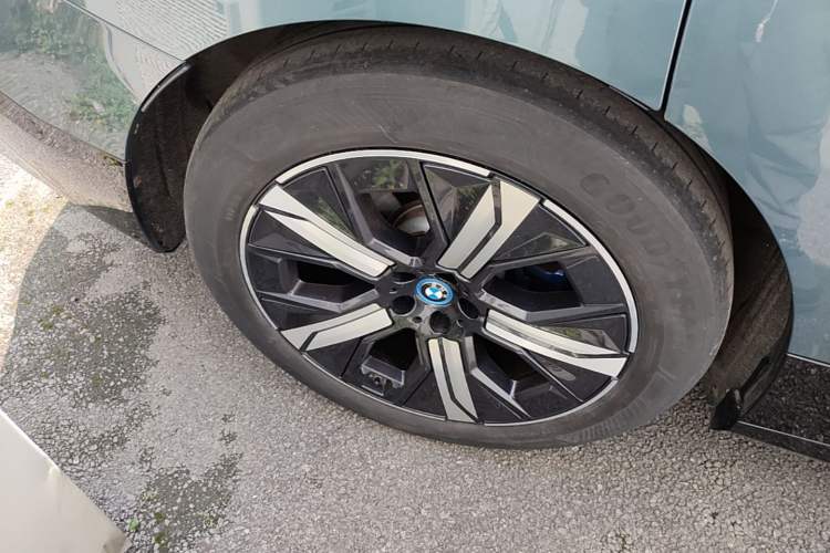 Used BMW iX 2022 xDrive40 Right Rear Wheel Hub