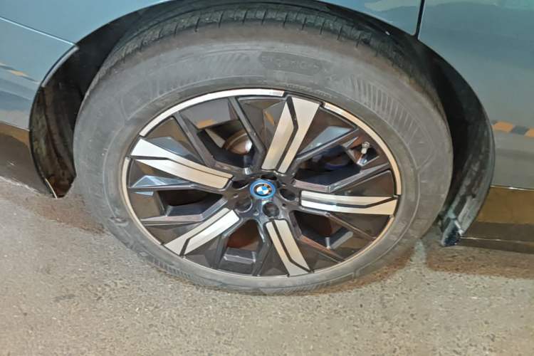 Used BMW iX 2022 xDrive40 Right Rear Wheel Hub