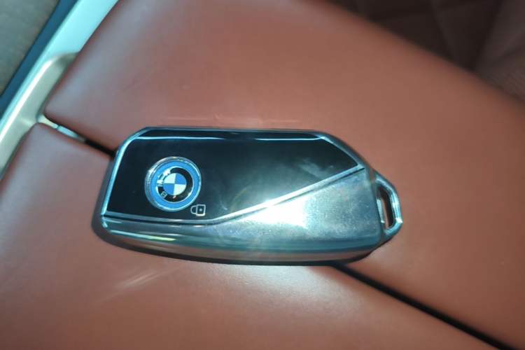 Used BMW iX 2022 xDrive50 Vehicle Key