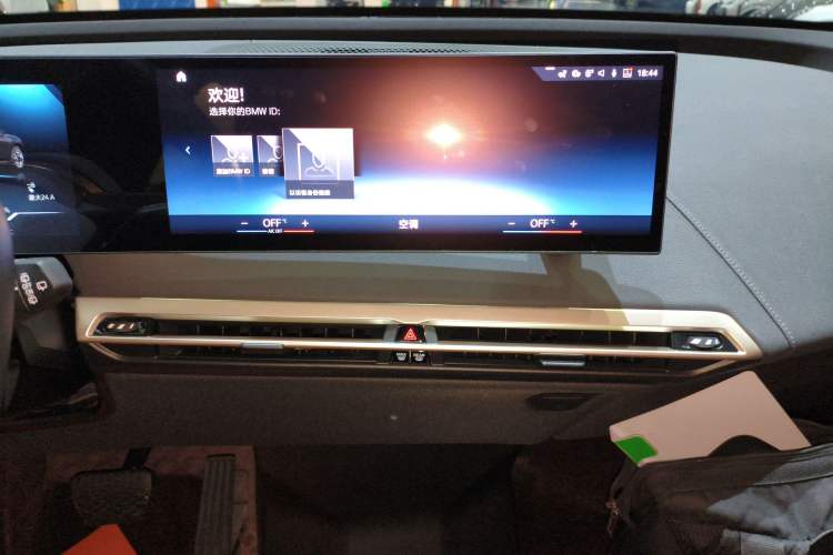 Used BMW iX 2022 xDrive40 Audio And AC Panel