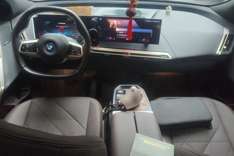 Used BMW iX 2022 xDrive40 Center Console