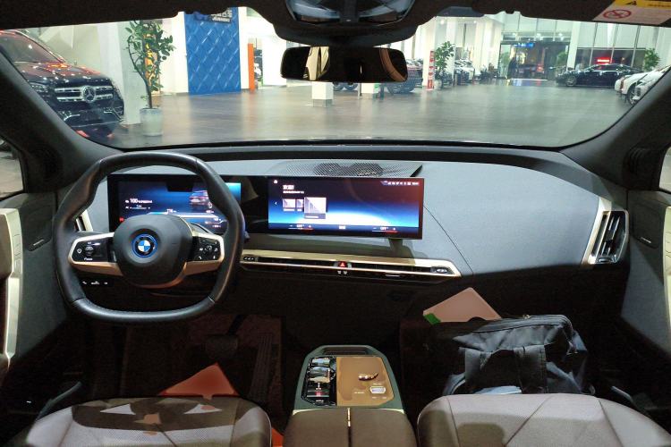 Used BMW iX 2022 xDrive40 Center Console