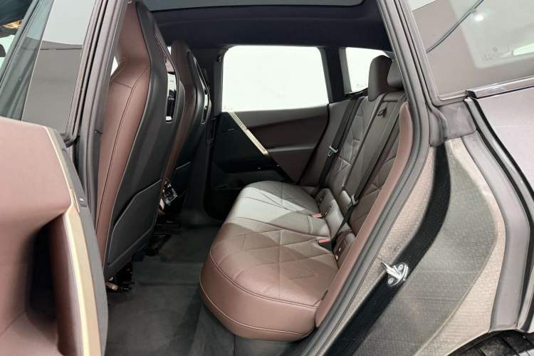 Used BMW iX 2022 xDrive40 Interior 4