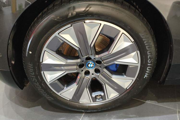Used BMW iX 2022 xDrive40 Left Front Wheel Hub