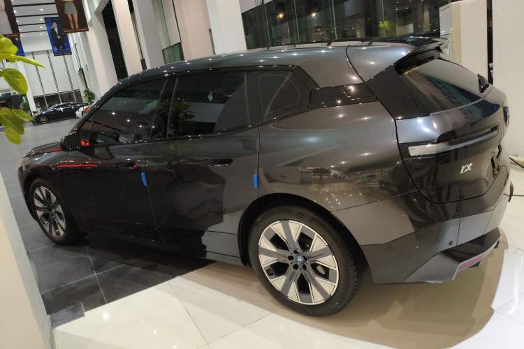 Used BMW iX 2022 xDrive40 Left Side