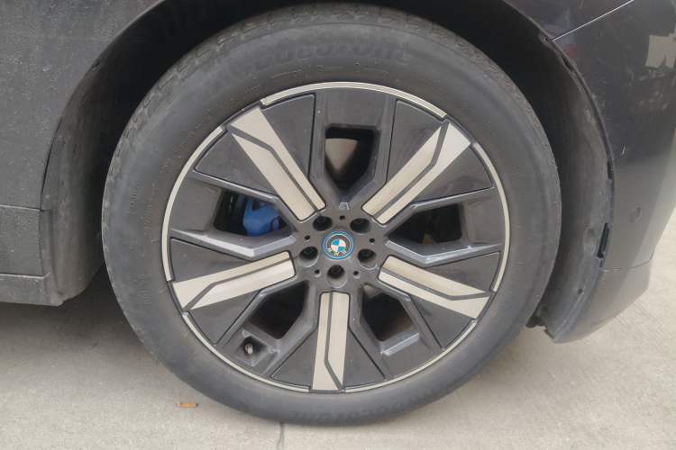 Used BMW iX 2022 xDrive40 Right Front Wheel Hub