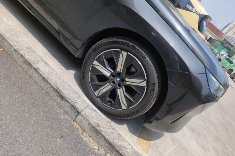 Used BMW iX 2022 xDrive50 Right Front Wheel Hub