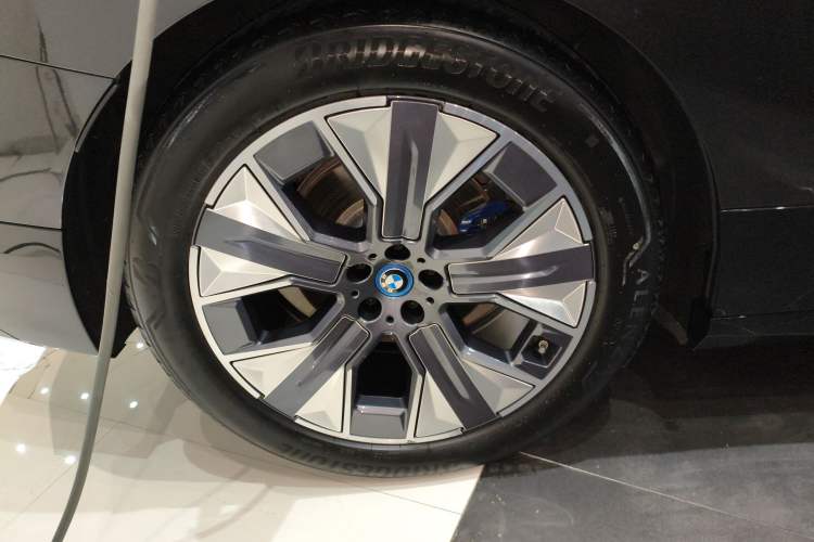 Used BMW iX 2022 xDrive40 Right Rear Wheel Hub
