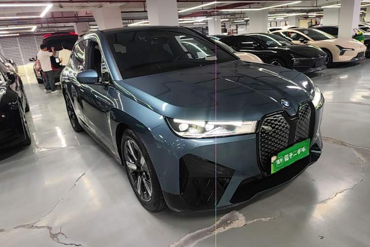 Used BMW iX 2022 xDrive40 Front Right 45 Deg