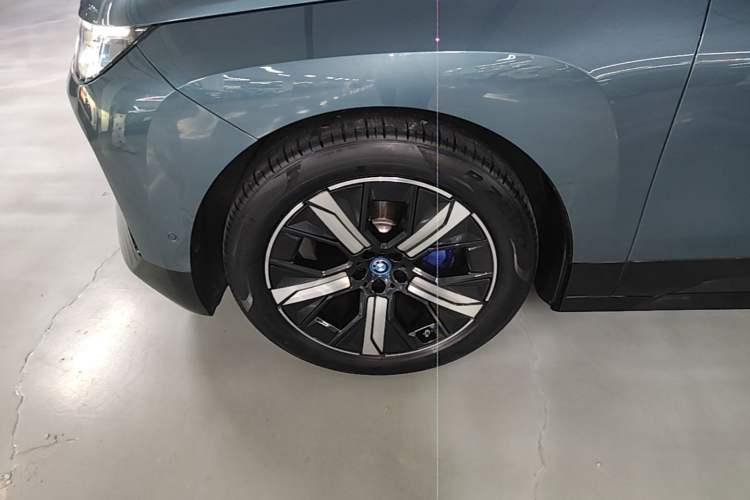 Used BMW iX 2022 xDrive40 Left Front Wheel Hub