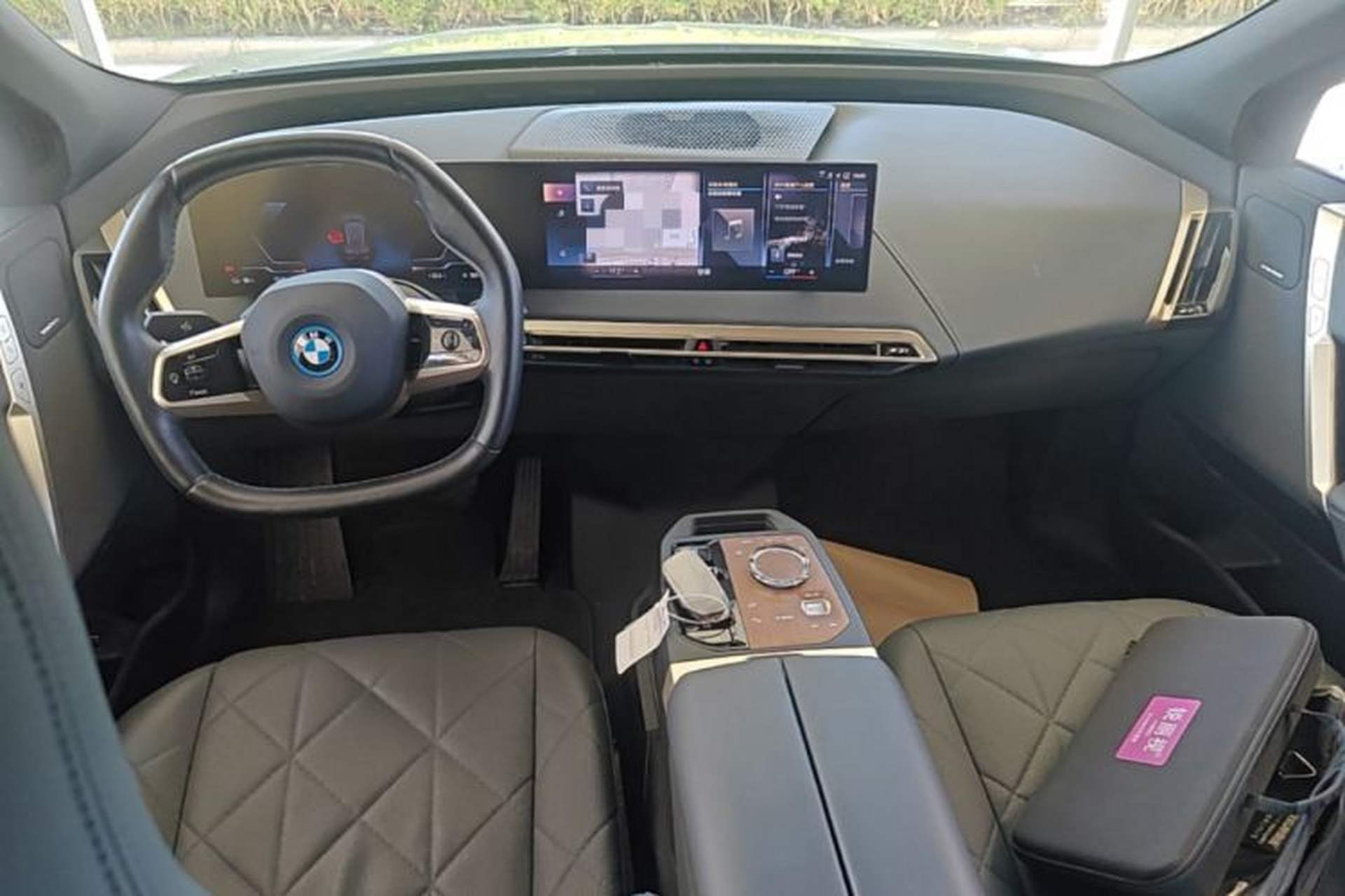 Used BMW iX 2022 xDrive40 Center Console