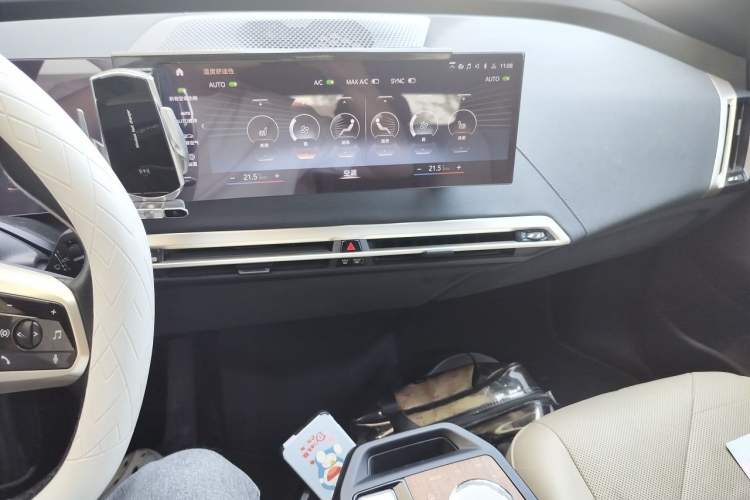 Used BMW iX 2022 xDrive40 Audio And AC Panel
