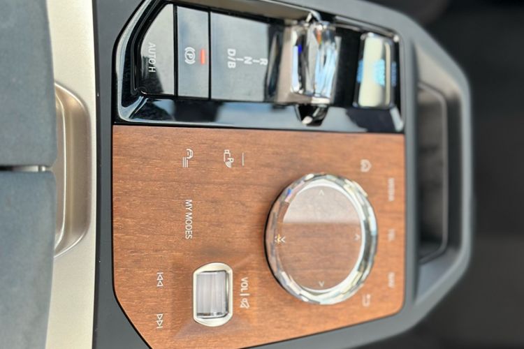 Used BMW iX 2022 xDrive40 Interior 12