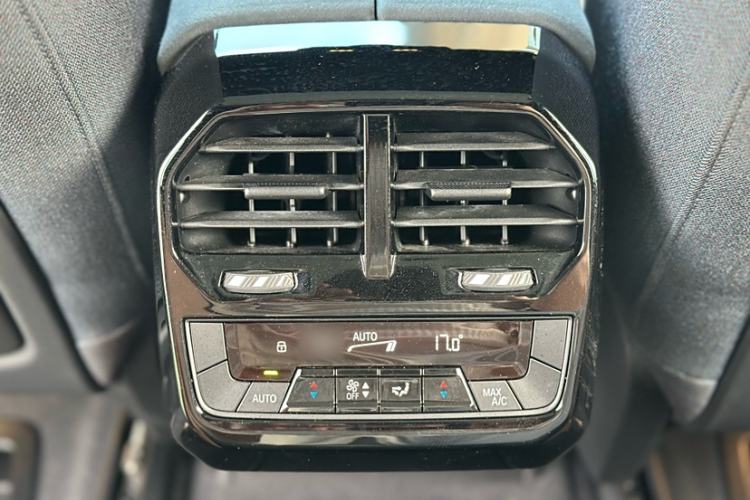 Used BMW iX 2022 xDrive40 Interior 14