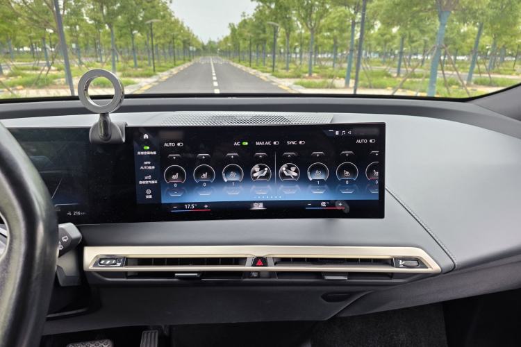 Used BMW iX 2022 xDrive40 Audio And AC Panel
