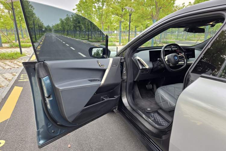 Used BMW iX 2022 xDrive40 Interior 4
