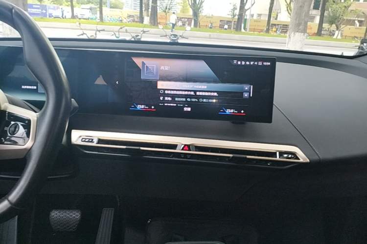 Used BMW iX 2022 xDrive40 Audio And AC Panel