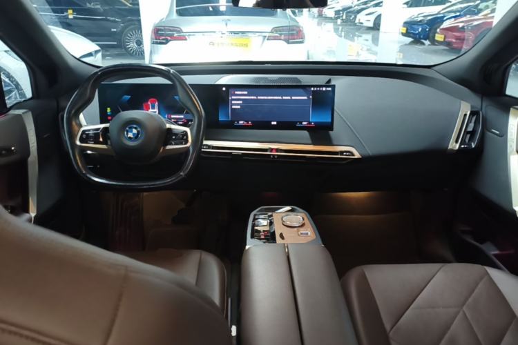 Used BMW iX 2022 xDrive40 Center Console