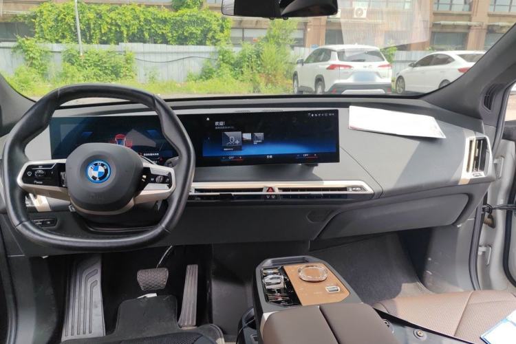 Used BMW iX 2022 xDrive40 Center Console