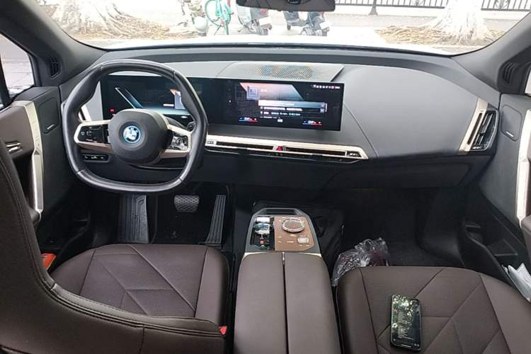 Used BMW iX 2022 xDrive40 Center Console