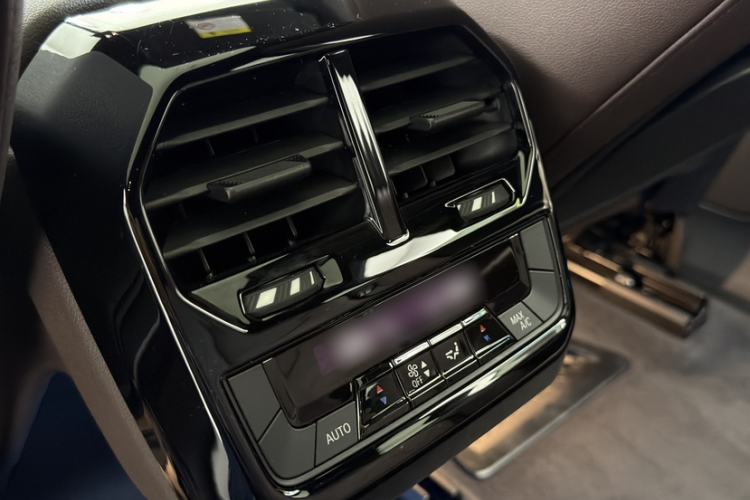 Used BMW iX 2022 xDrive40 Interior 12