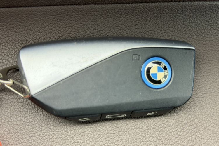Used BMW iX 2022 xDrive40 Interior 9